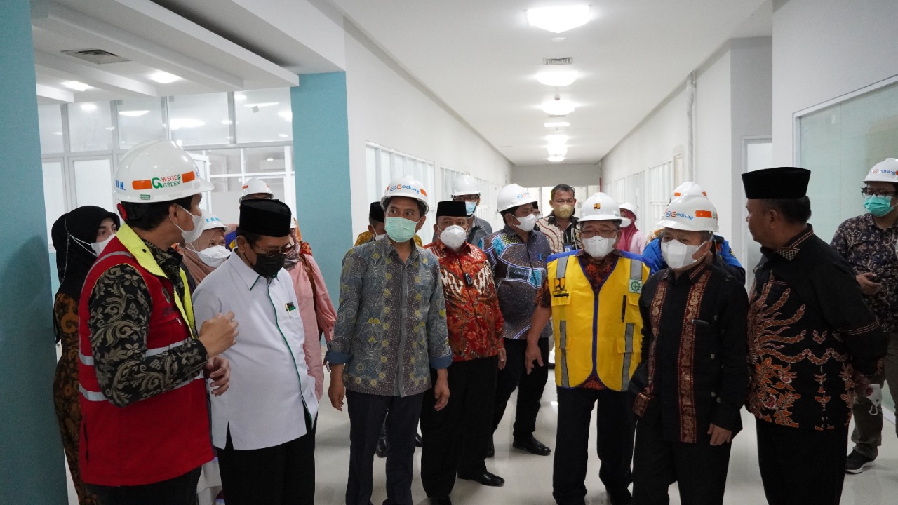 Gambar Komisi VIII, Sekjen dan Dirjen Pendis Kemenag RI Tinjau Pembangunan RSP UIN Alauddin