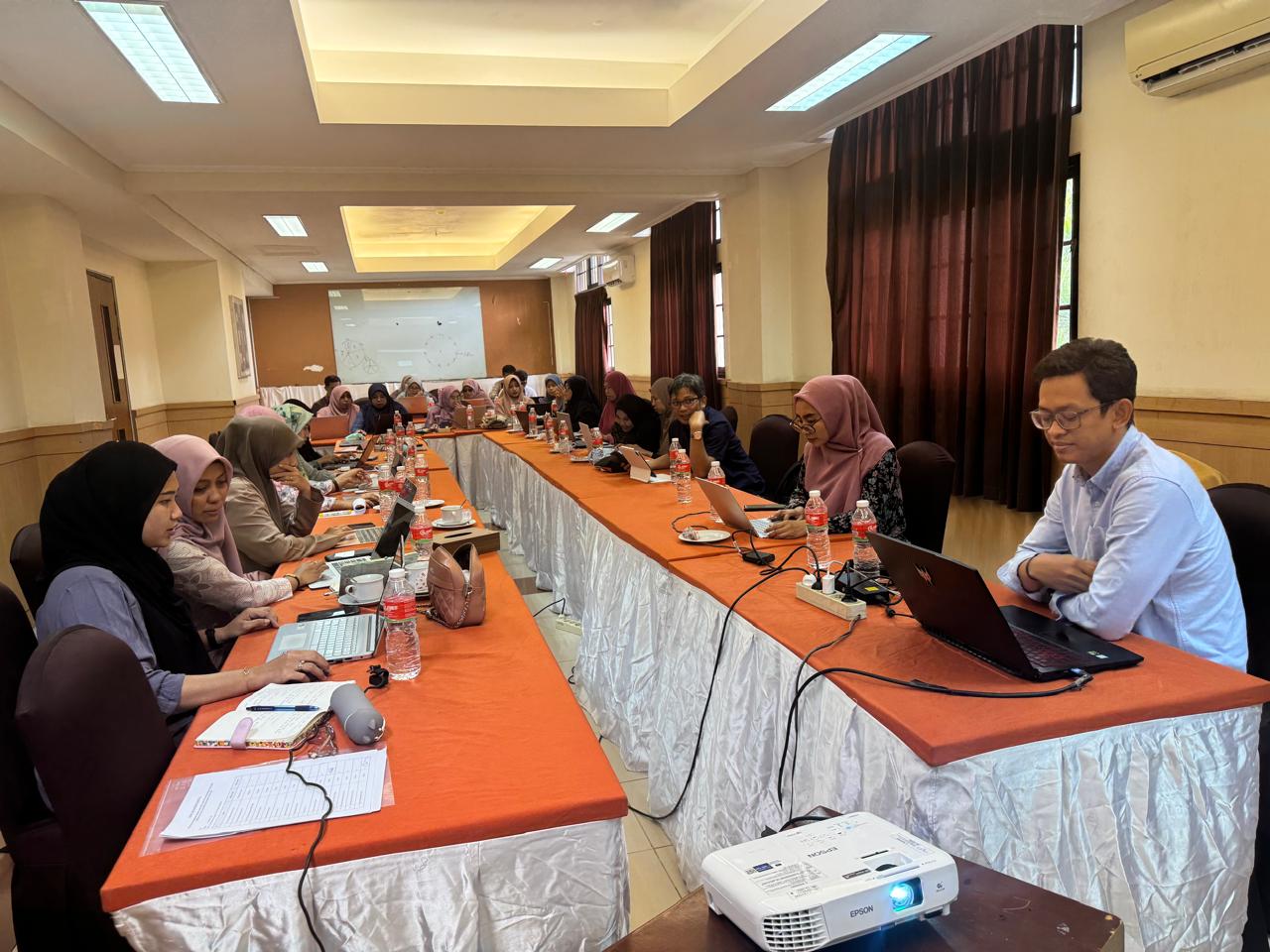 Gambar KPM FKIK UIN Alauddin Makassar Adakan Pelatihan Pembuatan Media Pembelajaran