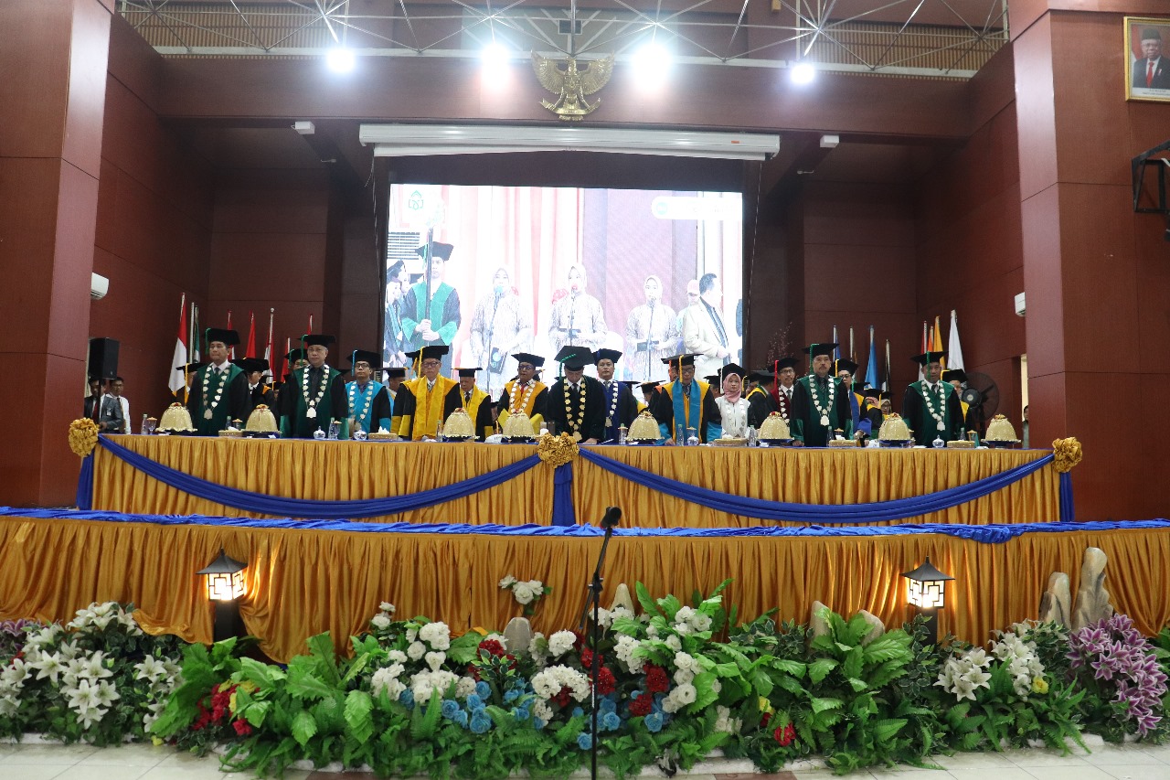 Gambar Kukuhkan Wisudawan Angkatan 105, Rektor UIN Alauddin: Jadilah Sarjana Merdeka, Kepakkan Sayapmu!