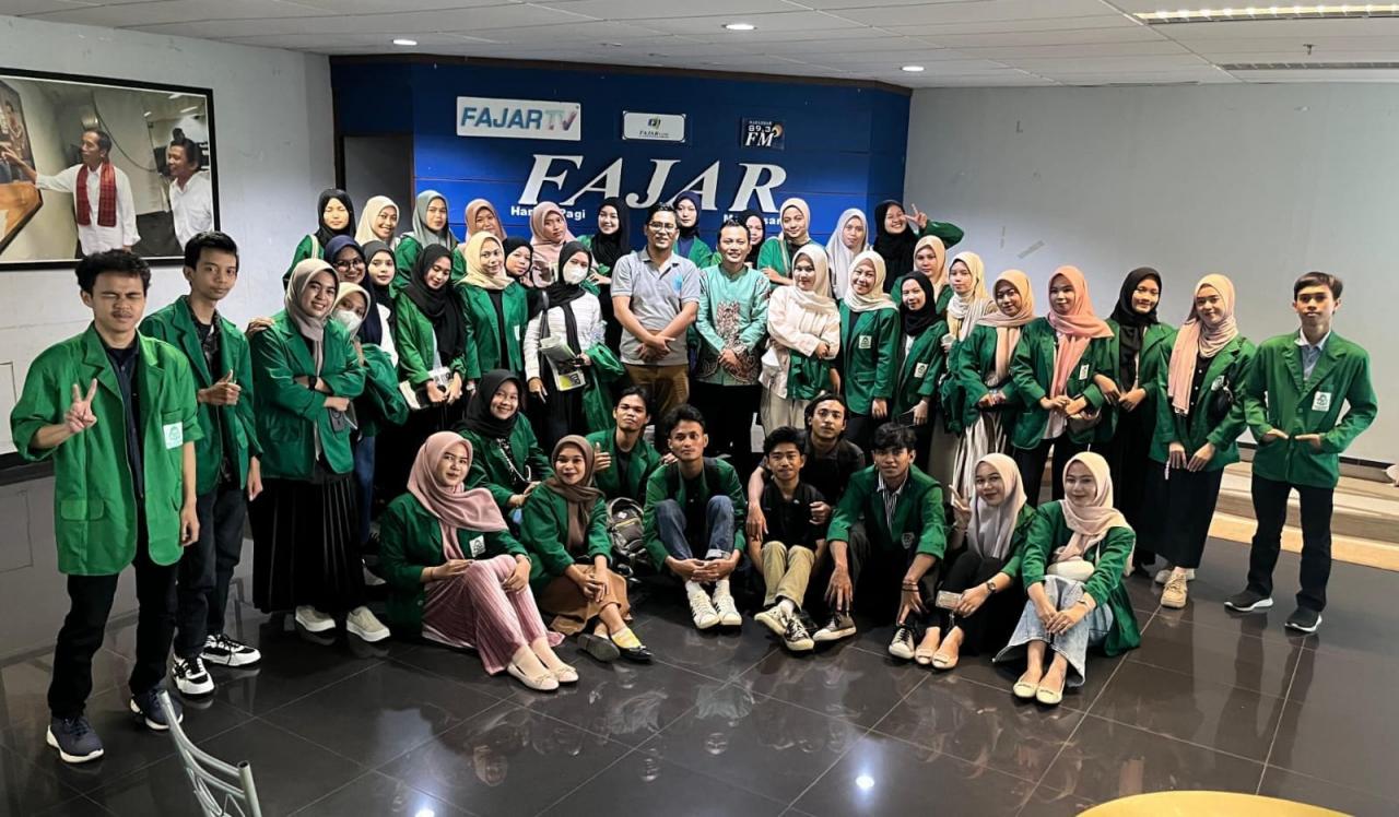 Gambar Kunjungi Tribun Timur dan Fajar, Mahasiswa IP UIN Alauddin Belajar Produksi Media Cetak