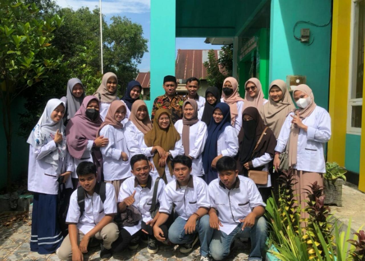 Gambar Mahasiswa BPI UIN Alauddin Prakter Bimbingan Keluarga Sakinah di KUA Bontomarannu