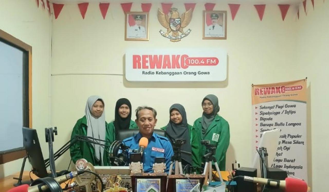Gambar Mahasiswa BSA FAH Bahas Pendidikan Bahasa Arab di Radio REWAKO 100.4 FM