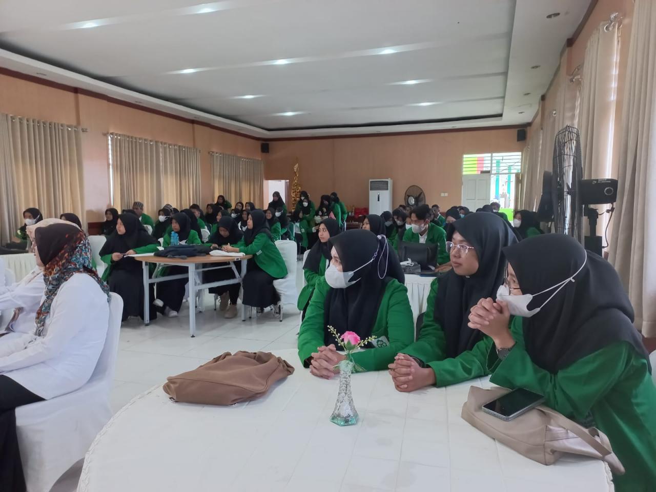 Gambar Mahasiswa FTK UIN Alauddin PLP ll di MTSN 1 Makassar, Dekan: Ajar Siswa Sesuai Zamannya