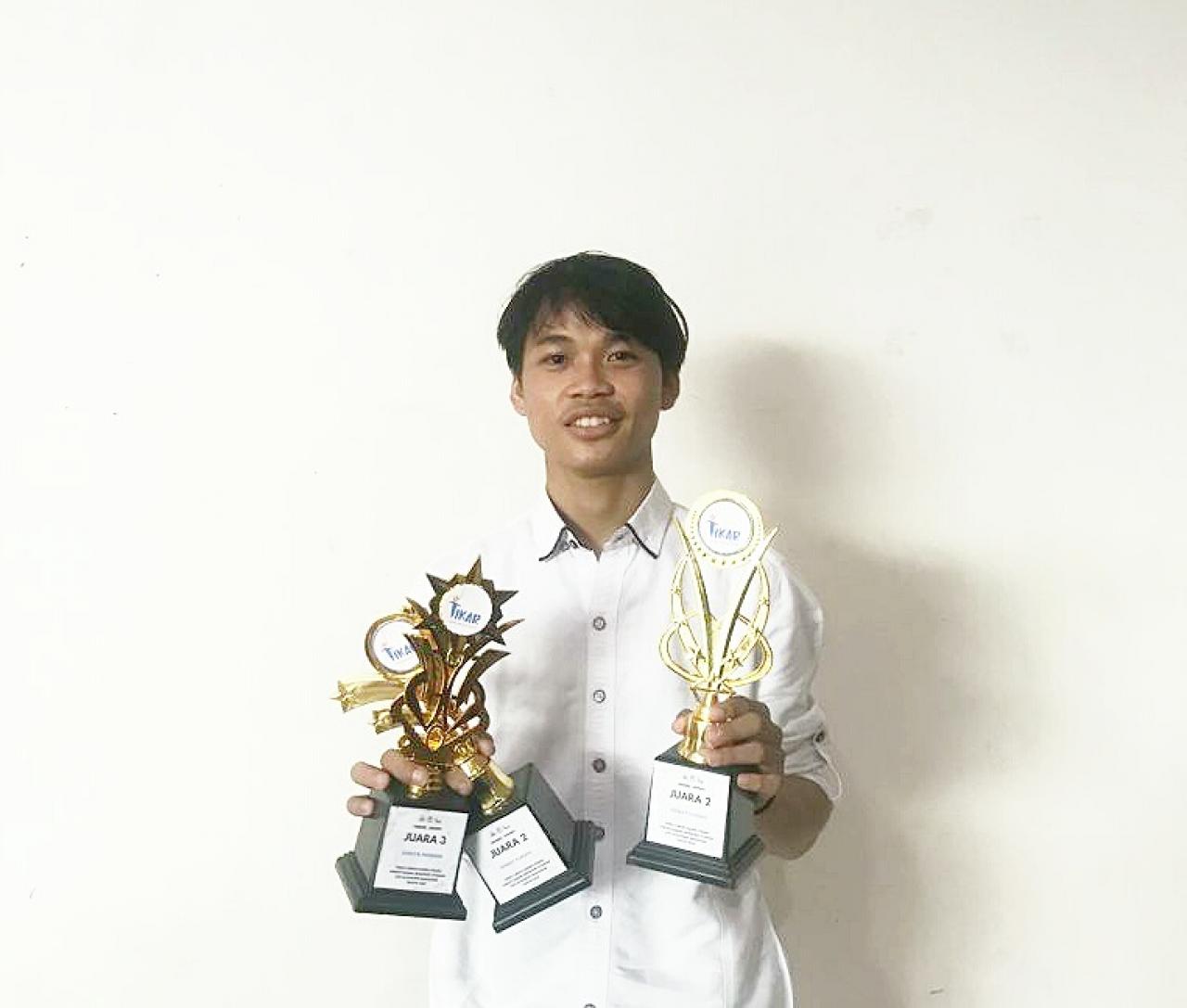 Gambar Mahasiswa HES Juara III Cerpen di Tikar Forkeis UIN Alauddin