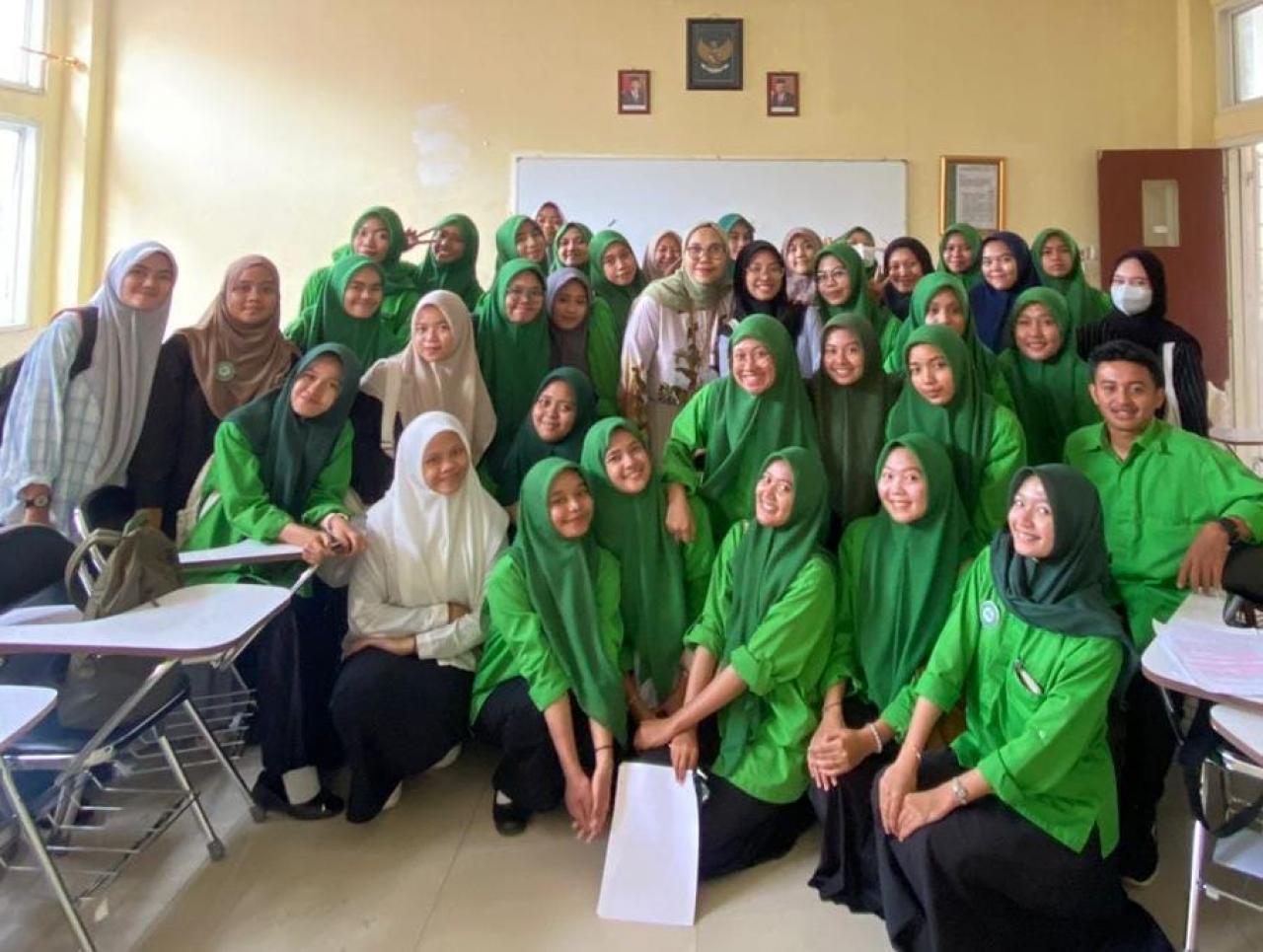 Gambar Mahasiswa Keperawatan 2023 Asah Kemampuan Berargumen dengan Kompetisi Debat