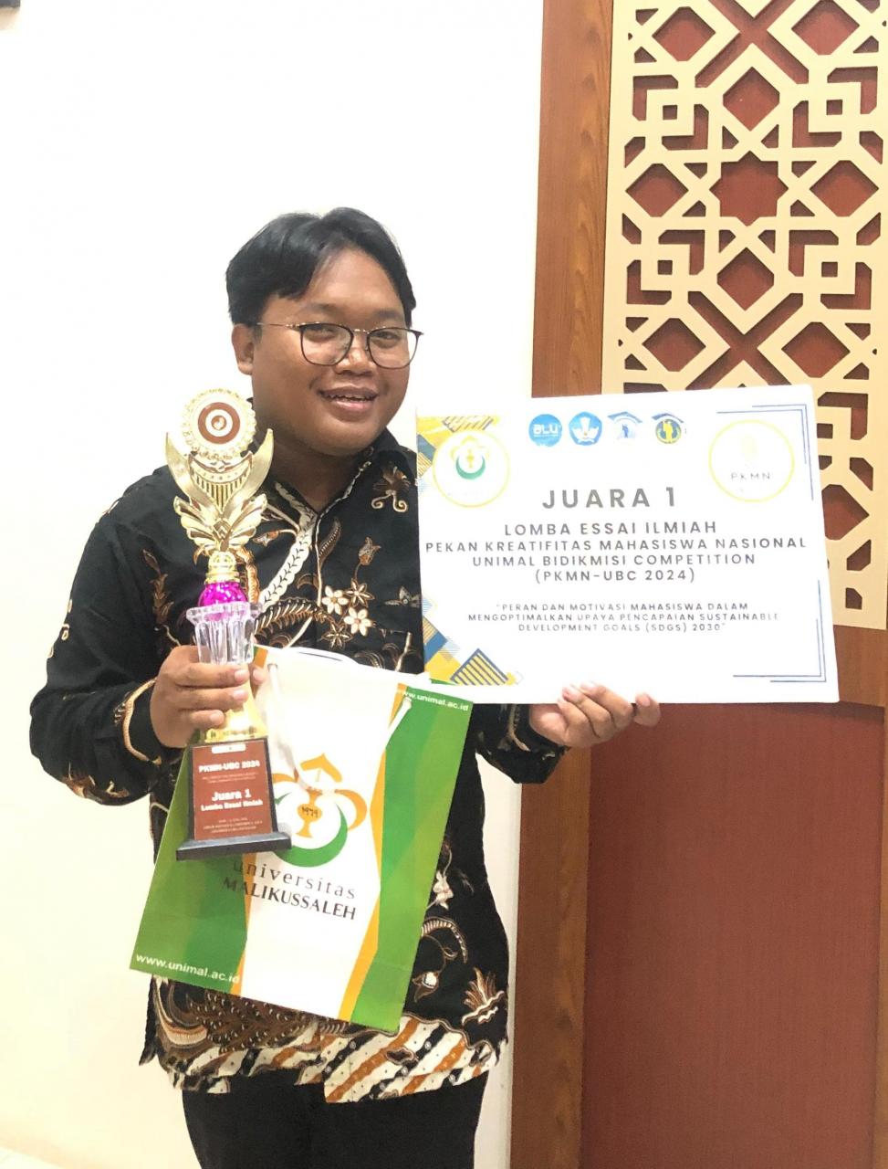 Gambar Mahasiswa Kesmas FKIK UIN Alauddin Raih Juara 1 Lomba Essai Ilmiah