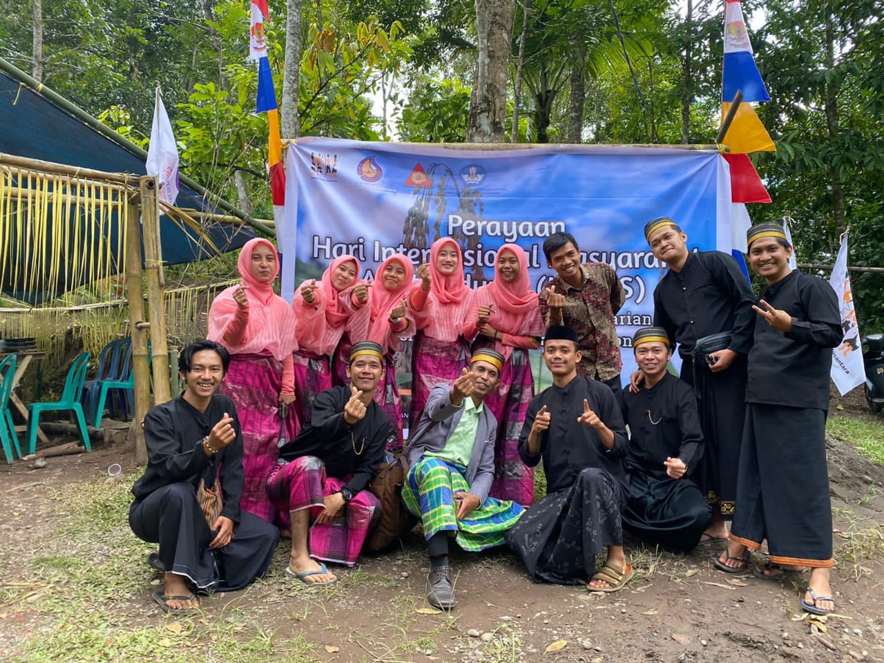 Gambar Mahasiswa KKL AMAN Prodi Hubungan Internasional Turut Rayakan Hari Masyarakat Adat Sedunia
