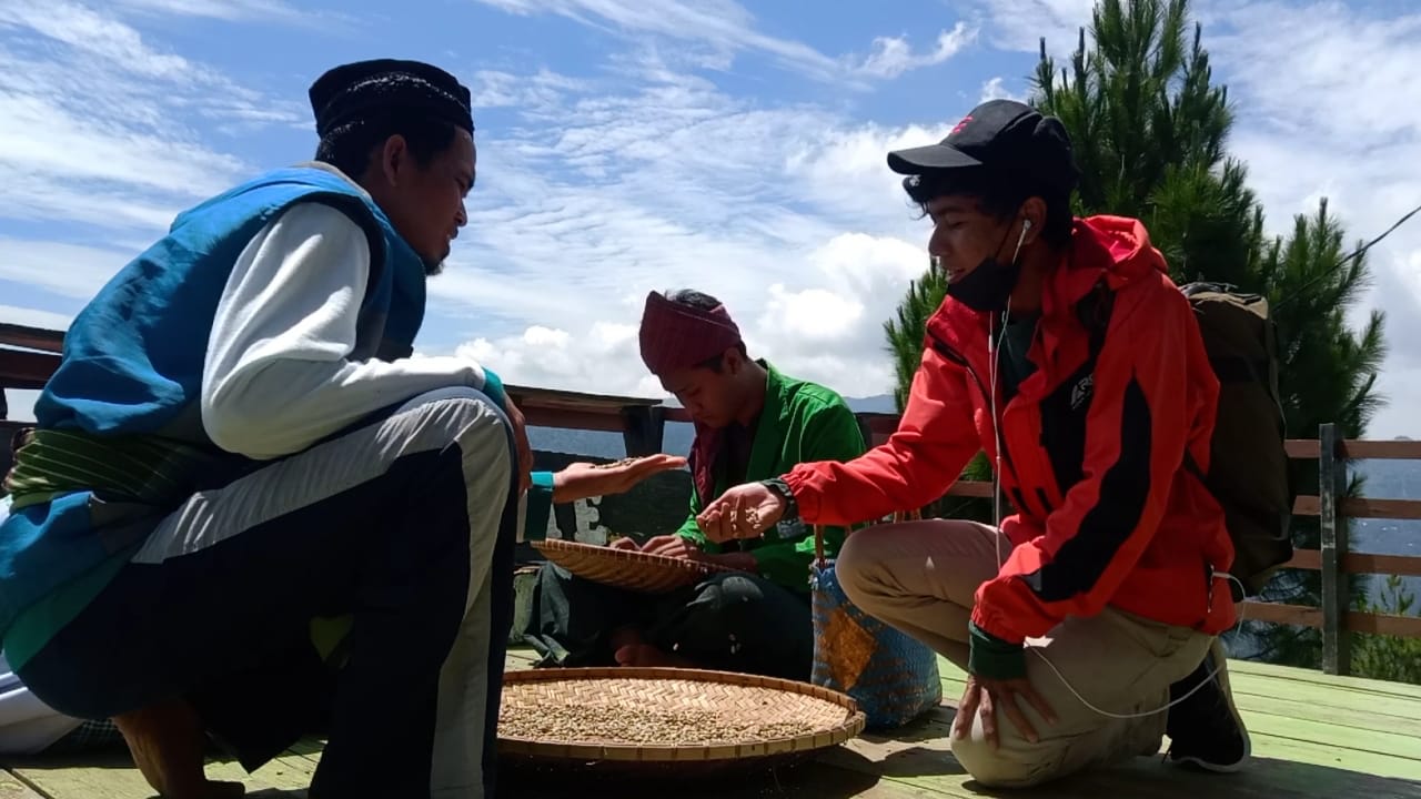 Gambar Mahasiswa KKL HI UIN Alauddin Promosikan Kopi Tondok Lemo Toraja Melalui Film Pendek