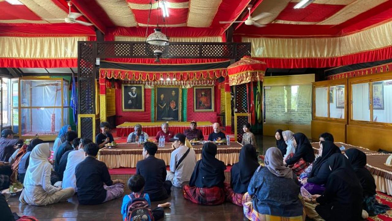 Gambar Mahasiswa KKL Prodi HI lakukan Sharing Session Bahas Bukti Nyata Persaudaraan Lintas Benua