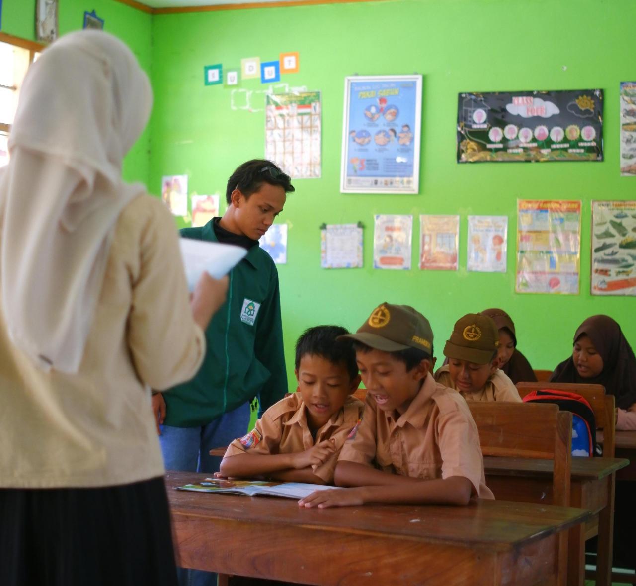 Gambar Mahasiswa KKN Angkatan 76 Adakan Edukasi Membaca di SDN 12 Malaka Pangkep