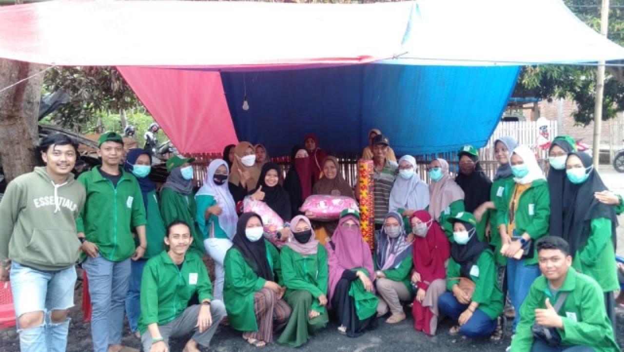 Gambar Mahasiswa KKN DK Angkatan 65 UIN Alauddin Kecamatan Gantarang Bantu Korban Kebakaran