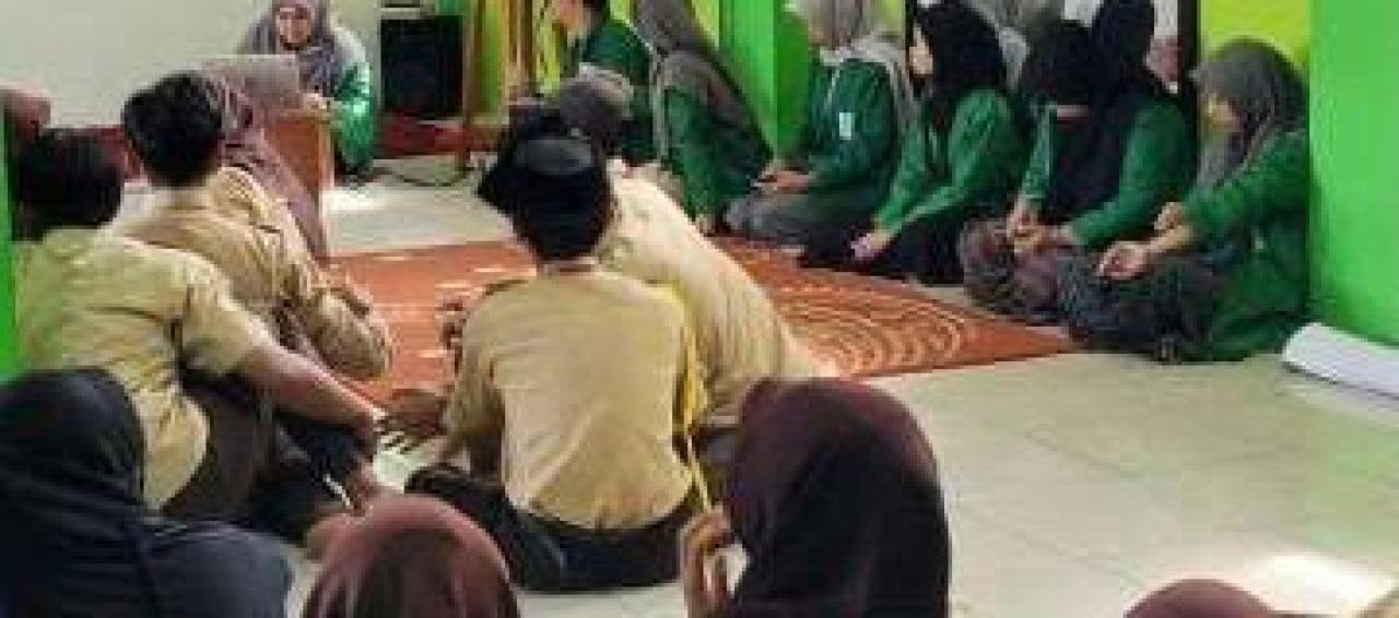 Gambar Mahasiswa KKN-PLP UIN Alauddin Perkenalkan Kuliner Khas Makassar “Sanggara Peppe” di Malang