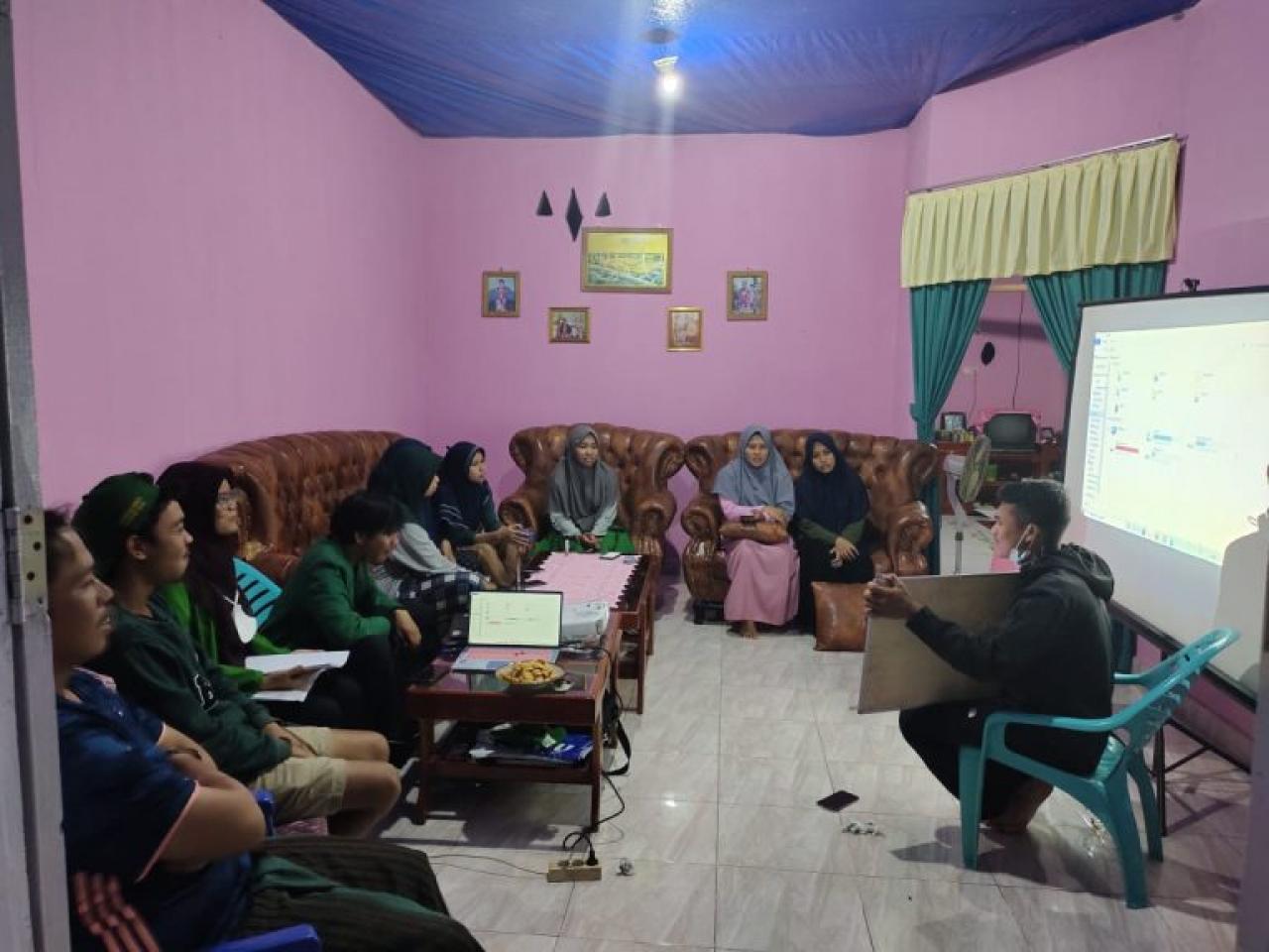 Gambar Mahasiswa KKN UIN Alauddin di Desa Tabbinjai Adakan Kelas Kepenulisan