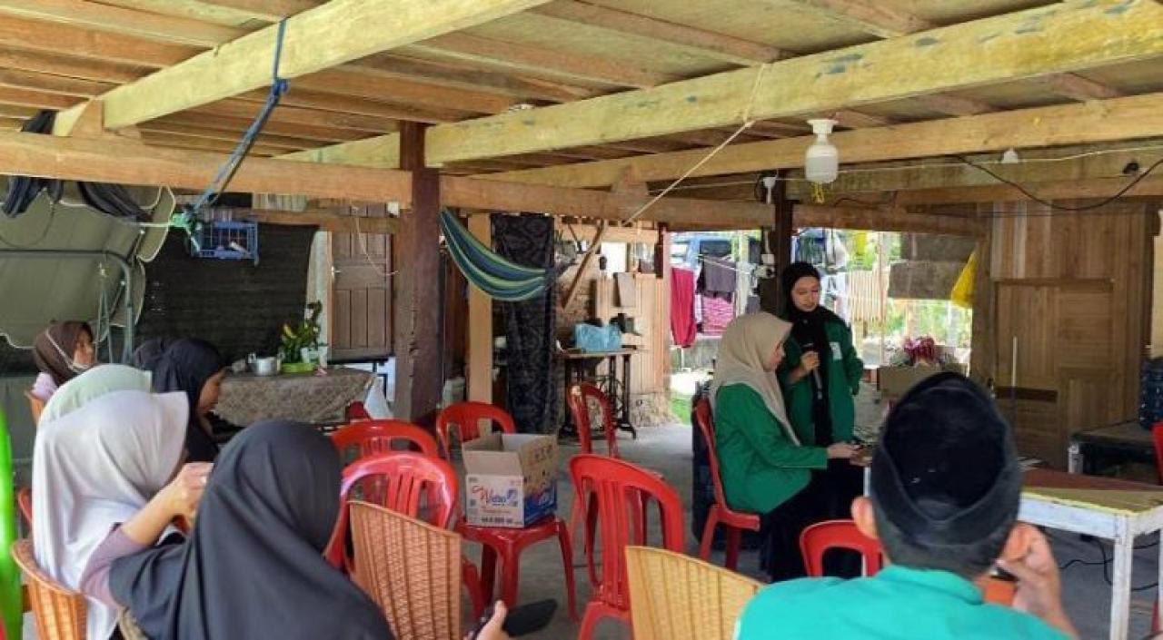 Gambar Mahasiswa KKN UIN Alauddin Lakukan Pelatihan UMKM Kepada Masyarakat Desa Ulaweng Riaja