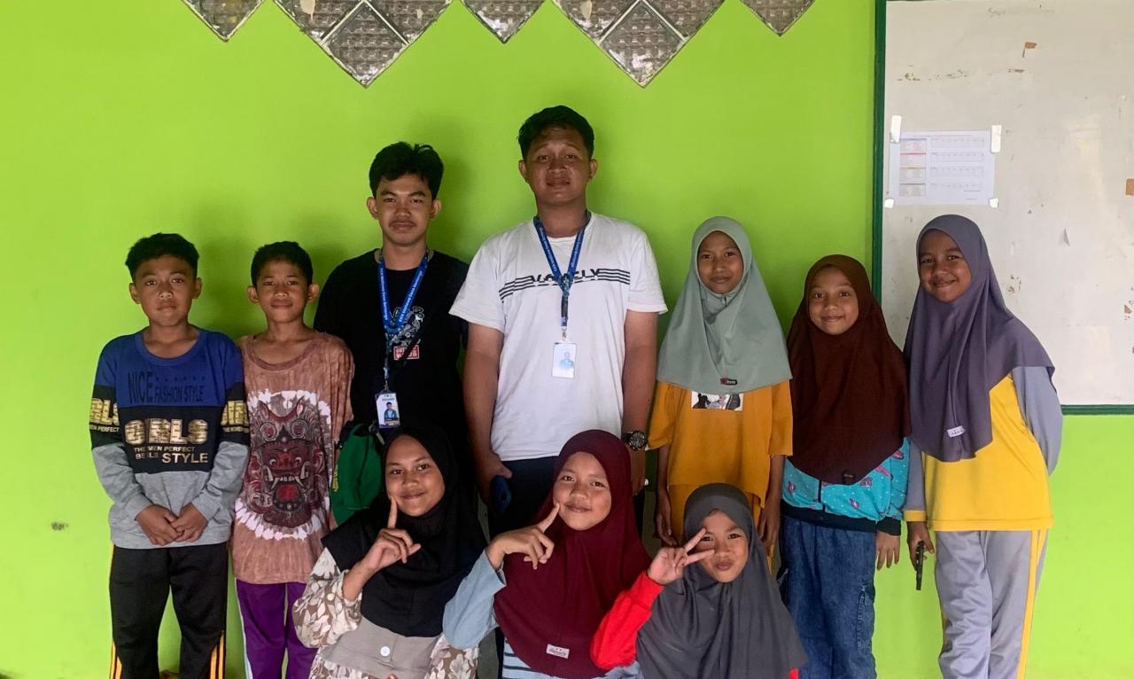 Gambar Mahasiswa KKN UIN Alauddin Makassar Adakan Bimbel Bahasa Inggris untuk Anak-Anak Desa Bentenge