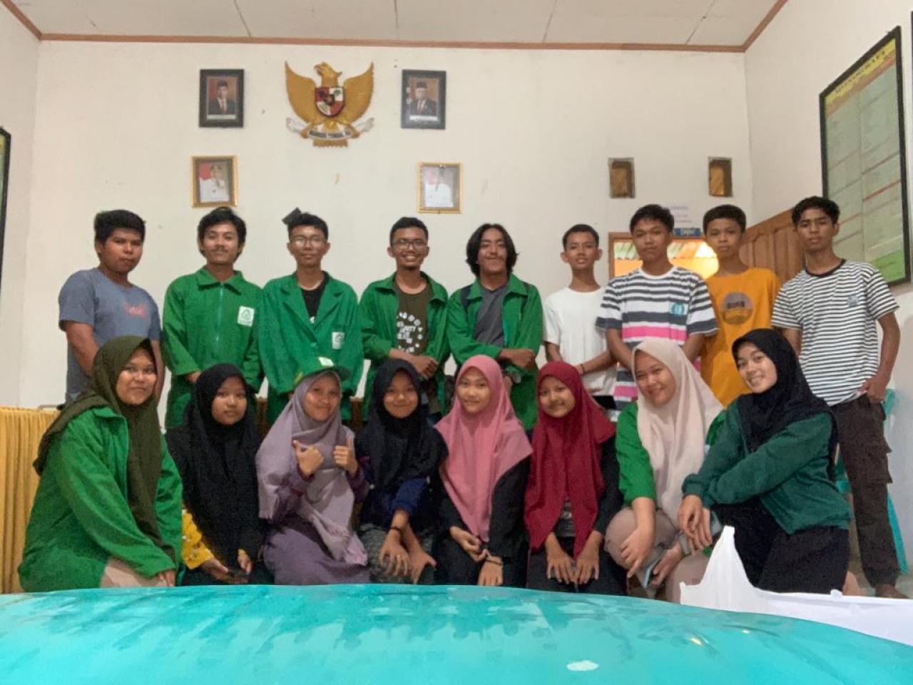 Gambar Mahasiswa KKN UIN Alauddin Makassar Angkatan 67 Menggelar Penyuluhan kepenulisan di kantor Desa Pada