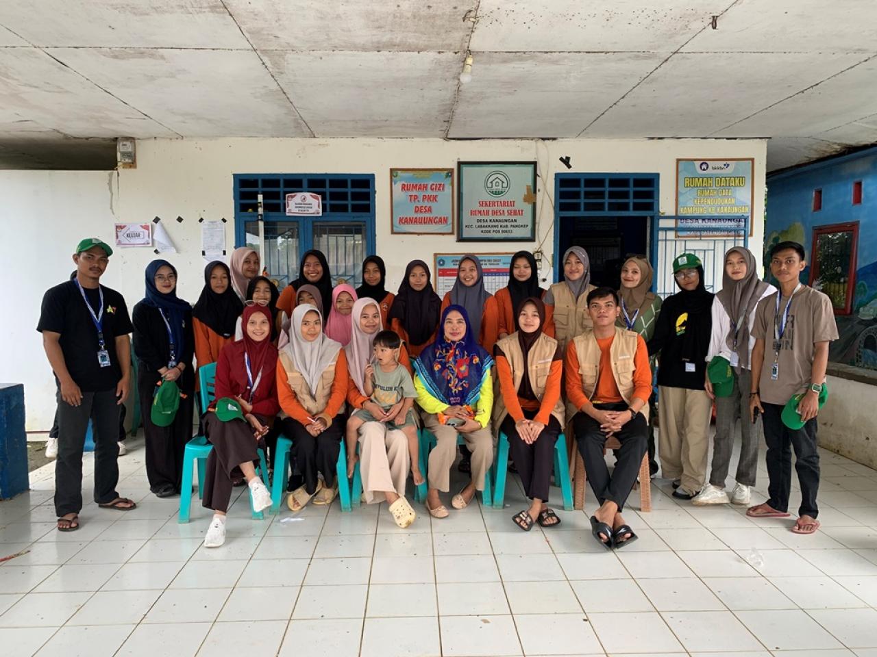 Gambar Mahasiswa KKN UINAM Kolaborasi PIK R Desa Kanaungan Gelar Posyandu Milenial