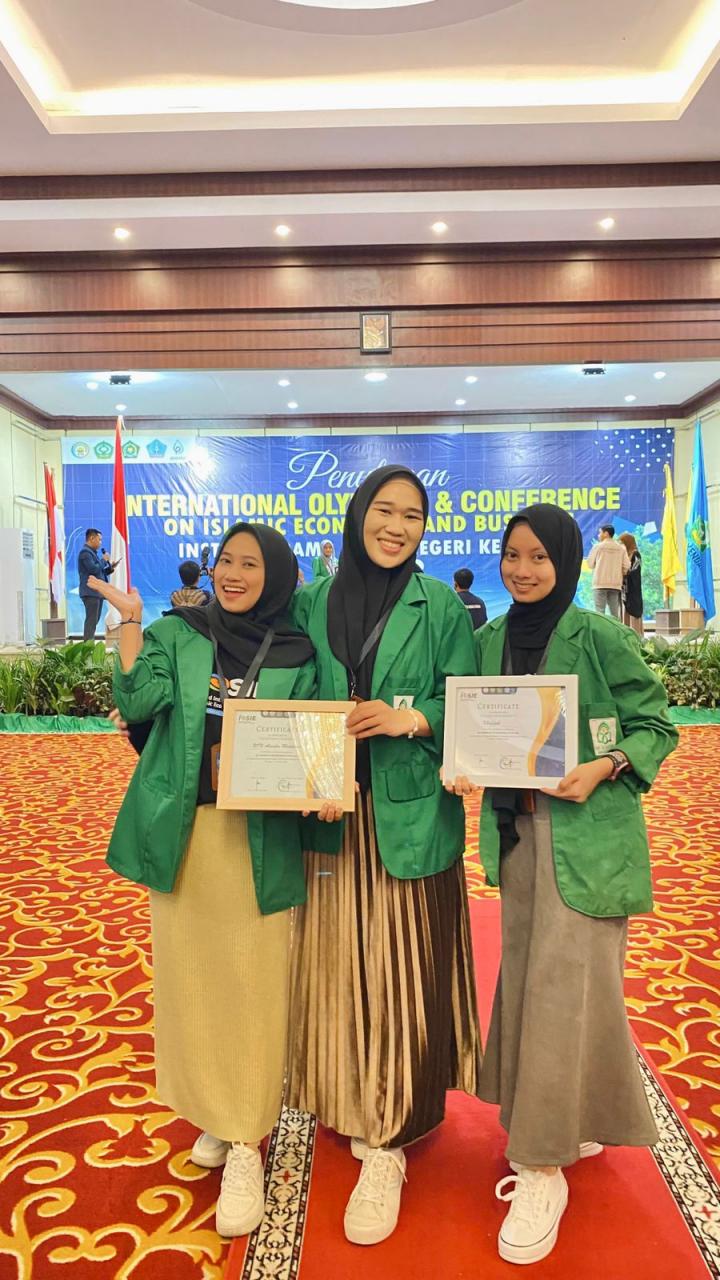 Gambar Mahasiswa Manajemen UIN Alauddin Juara I dan Harapan 3 Lomba Stocklab di IAIN Kendari