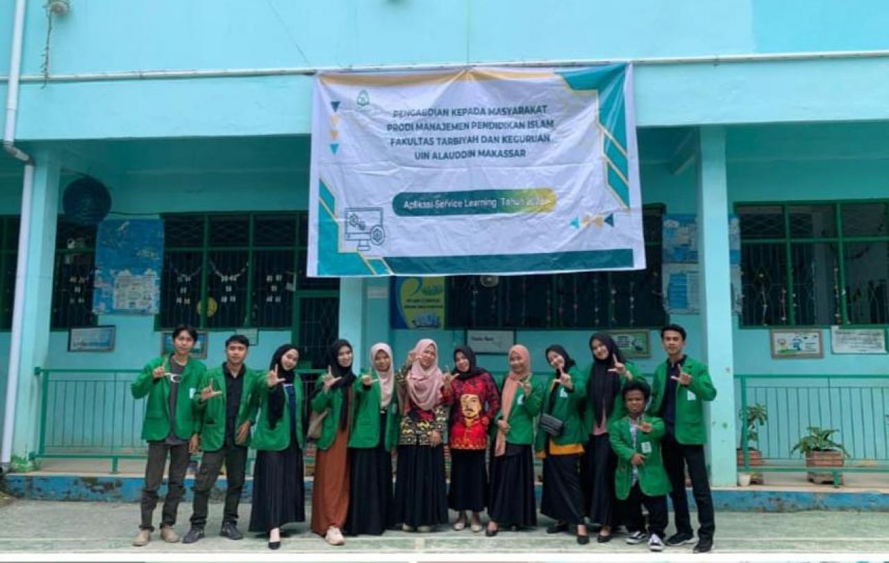 Gambar Mahasiswa MPI UIN Alauddin Buat Video Pengenalan Sekolah sebagai Output Pembelajaran di MTs Ash Shol