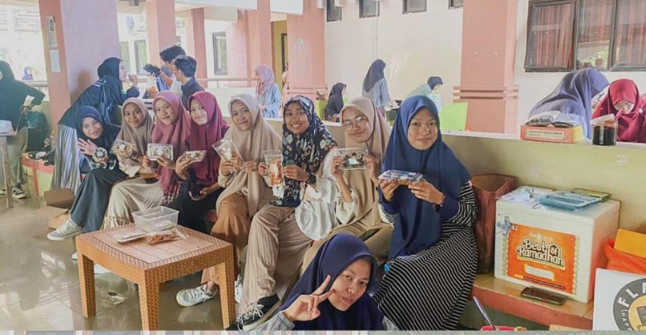 Gambar Mahasiswa Pendidikan Matematika UIN Alauddin Bangkitkan Semangat Wirausaha Melalui Bazar Kewirausaha