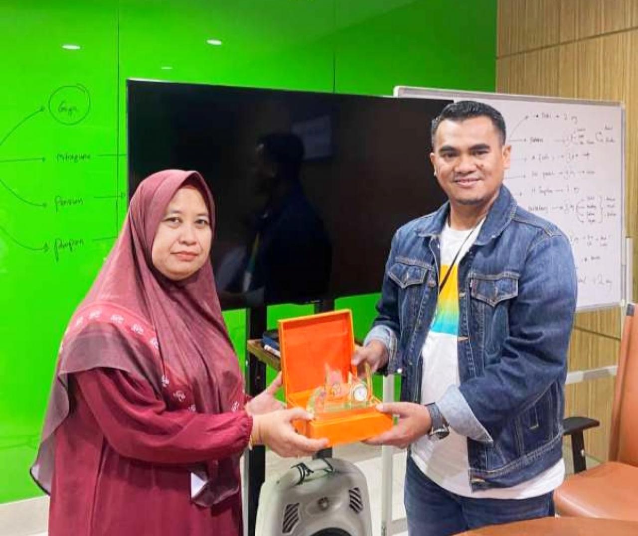 Gambar Mahasiswa Perbankan Syariah UIN Alauddin Tutup Rangkaian KKL di BSI Cabang Makassar 2