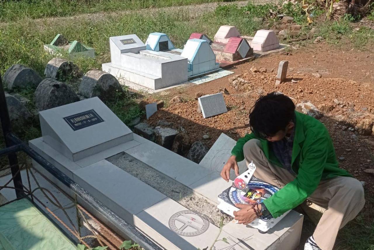 Gambar Mahasiswa Prodi Ilmu Falak UIN Alauddin Verifikasi Arah Kiblat Pemakaman Umum Kab. Gowa