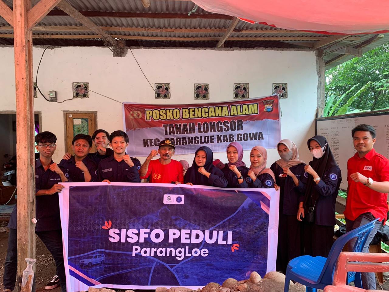 Gambar Mahasiswa Prodi SI UIN Makassar Salurkan Bantuan untuk Korban Longsor di Gowa