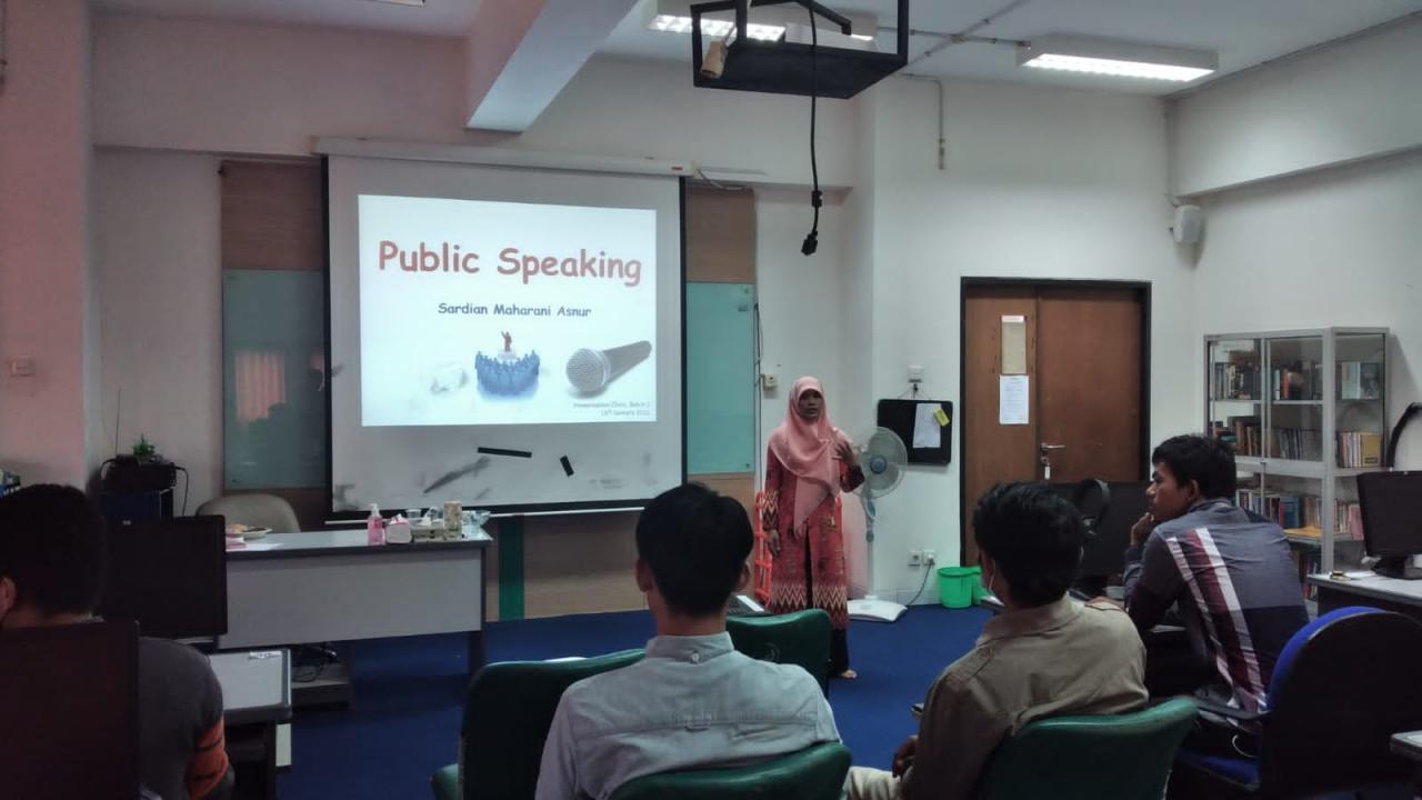 Gambar Mahasiswa Semester Akhir Jurusan BSI UIN Alauddin Gelar Klinik Presentasi