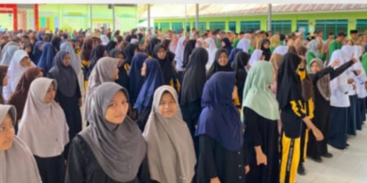 Gambar Mahasiswa UIN Alauddin Praktik Public Speaking di Pesantren Babul Khaer Bulukumba