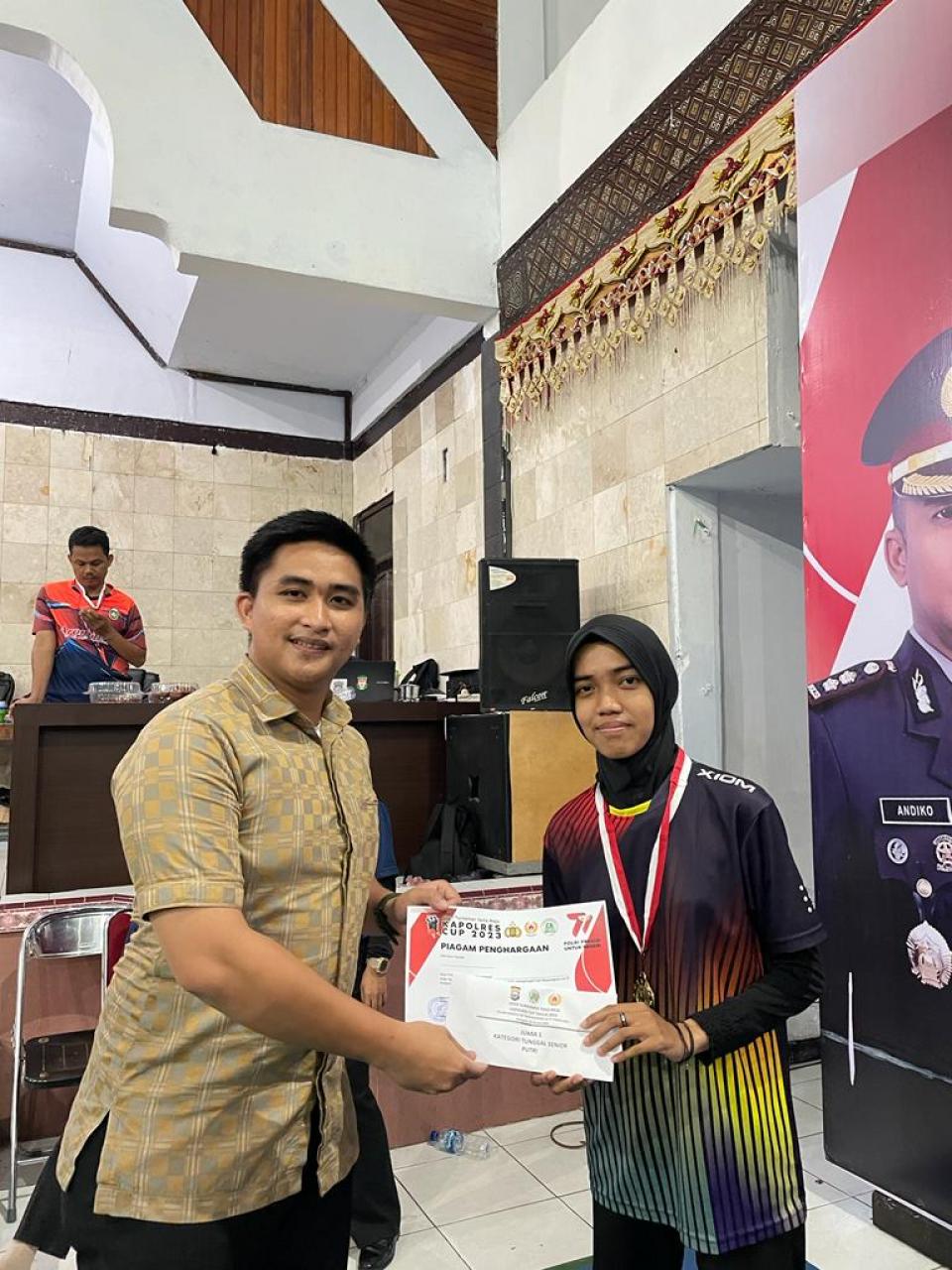 Gambar Mahasiswi PBI UIN Alauddin Raih Juara I Tenis Meja Kapolres Cup 2023 Parepare