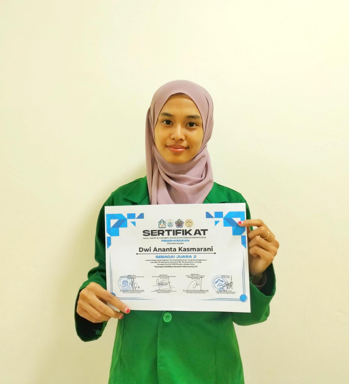 Gambar Mahasiswi Prodi Akuntansi UIN Alauddin Raih Juara II Lomba Poster di Accounting Festival 2024