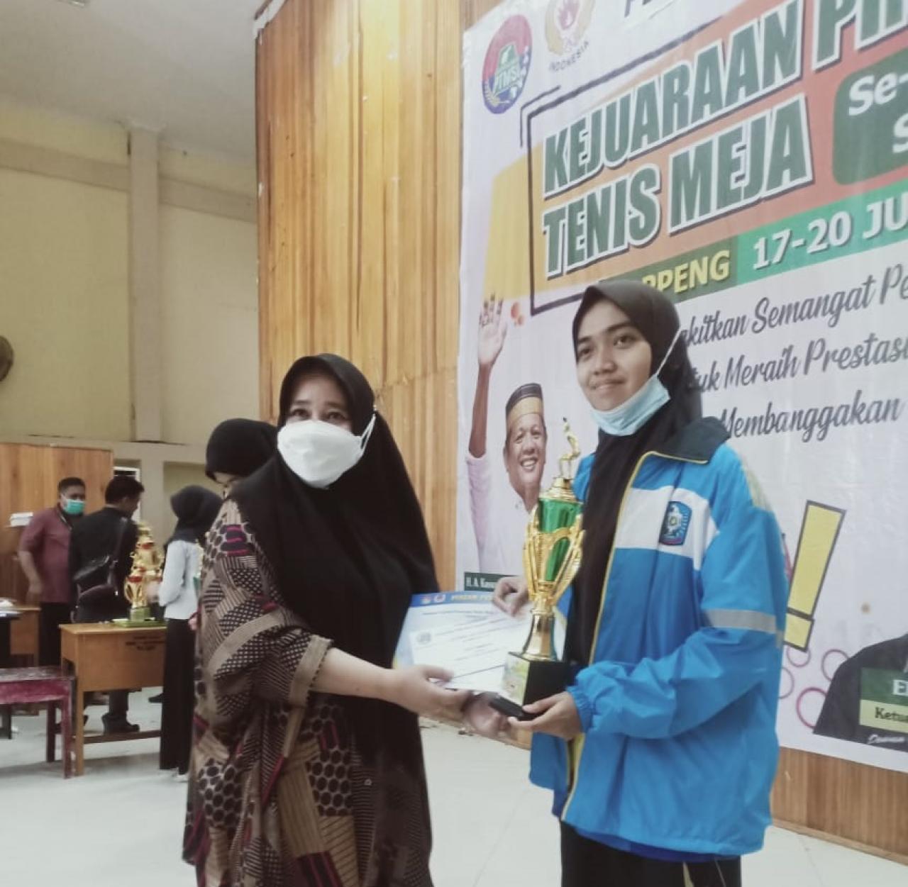 Gambar Mahasiswi UIN Alauddin Raih Juara I di Kajurda Tenis Meja Sulsel