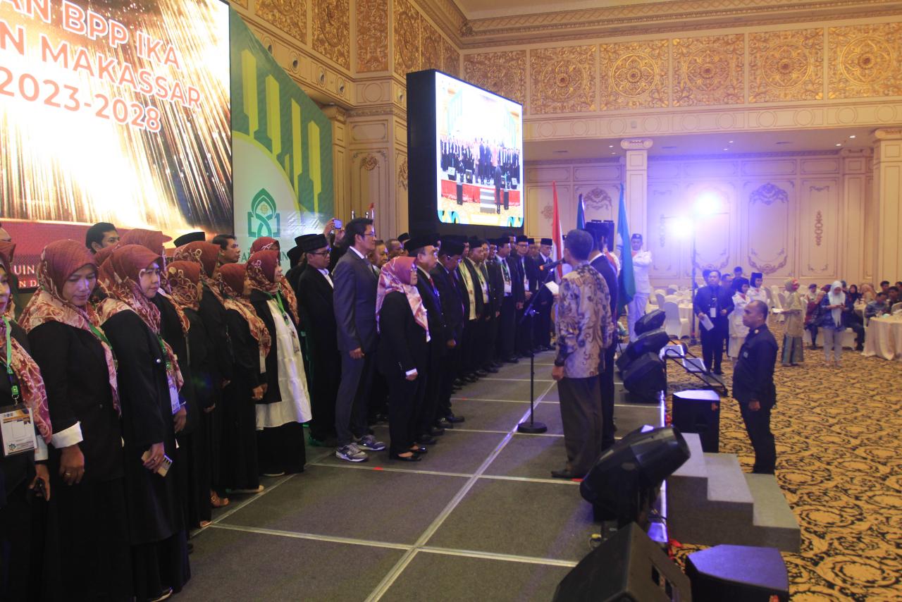 Gambar Mantan Mensos RI, Idrus Marham Resmi Dilantik Ketua BPP IKA UIN Alauddin Makassar