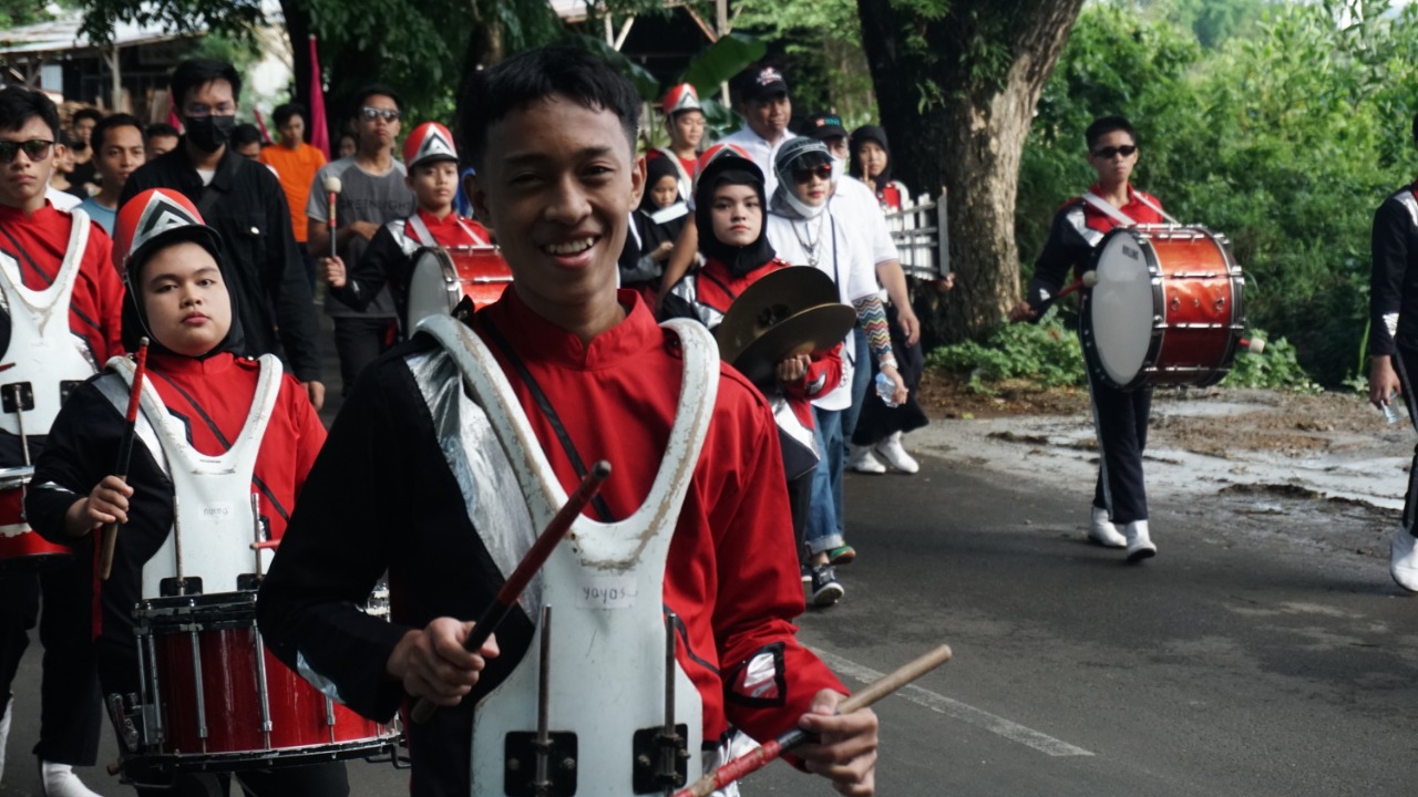 Gambar Marching Band MAN 1 Makassar Iringi Peserta Jalan Sehat UIN Alauddin