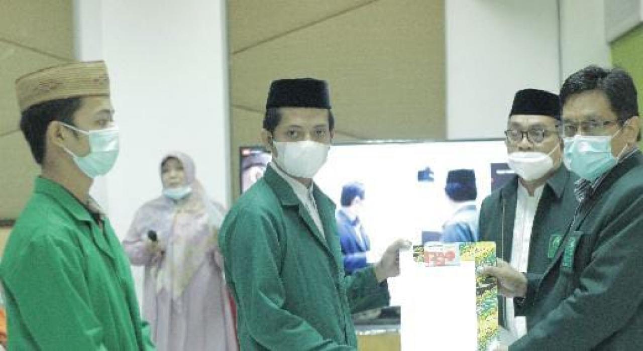 Gambar Masuk Tahun Akademik Baru, Dekan FSH Salurkan Kartu Kuota Untuk Mahasiswa