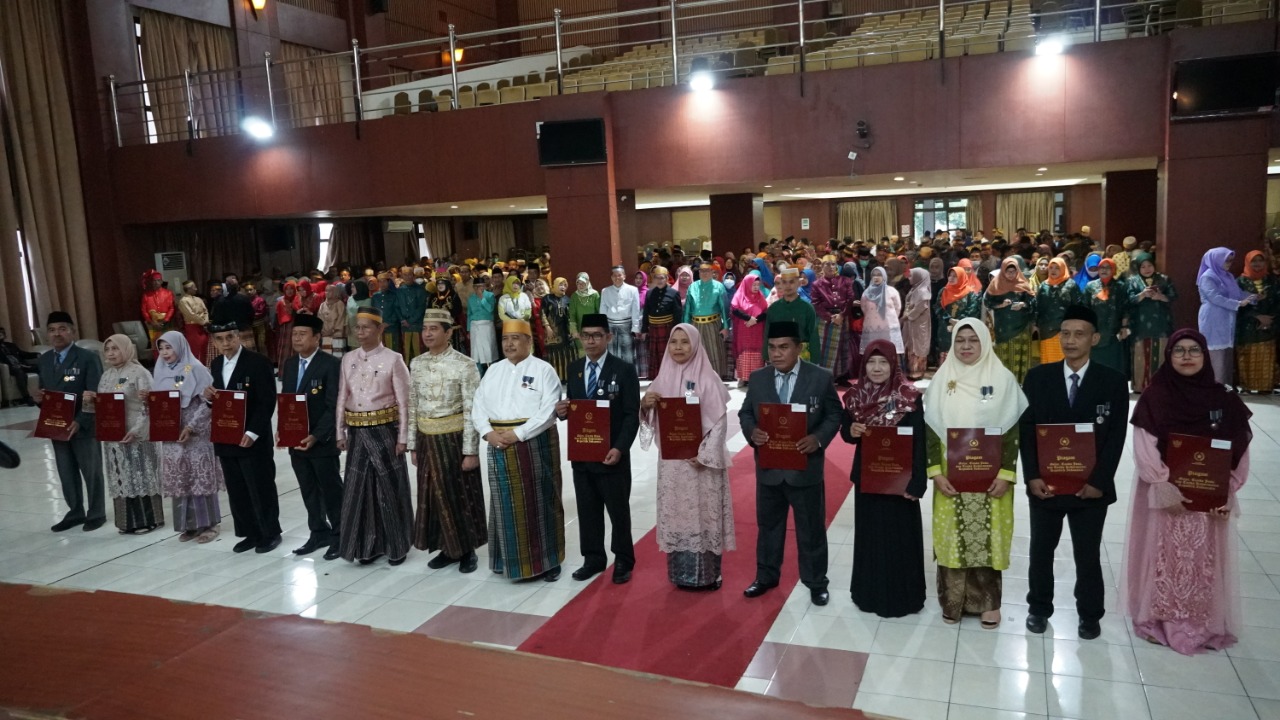 Gambar Mengabdi Puluhan Tahun, 14 ASN UIN Makassar Diganjar Satyalancana Karya Satya