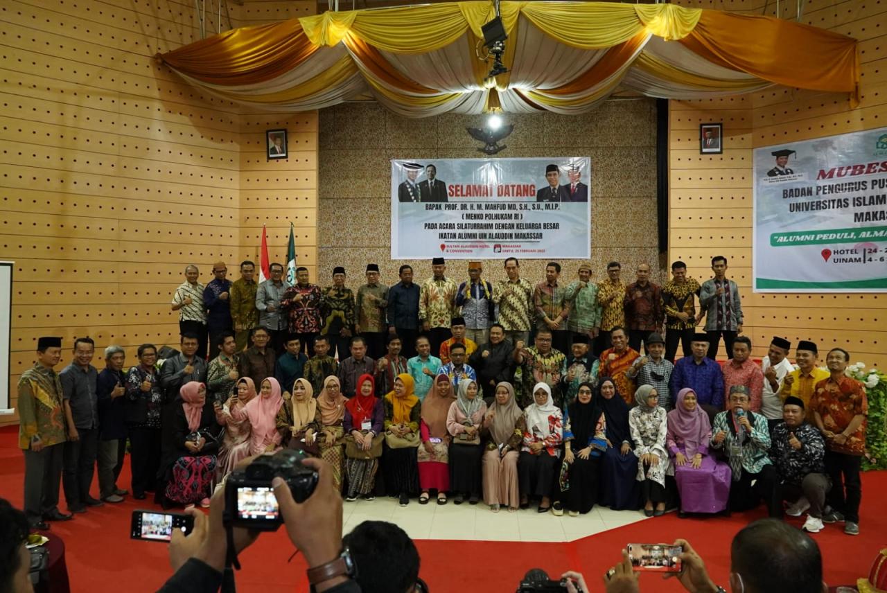 Gambar Menko Polhukam, Mahfud MD Silaturahmi Keluarga Besar IKA UIN Makassar