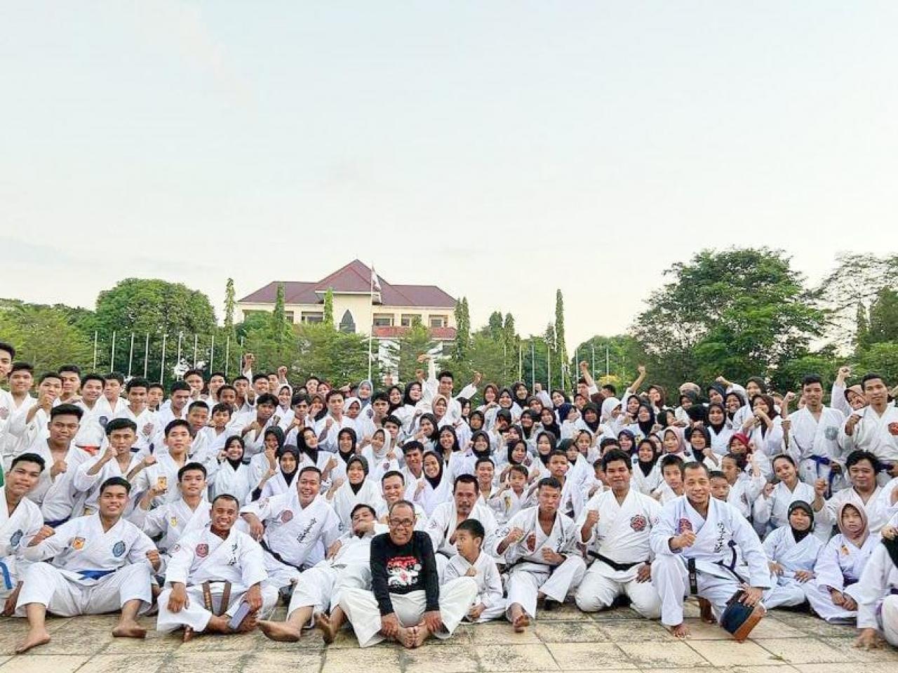 Gambar Merajut Kesatuan Antar Karateka, Black Panther UIN Makassar gelar Latihan Gabungan dan Milad