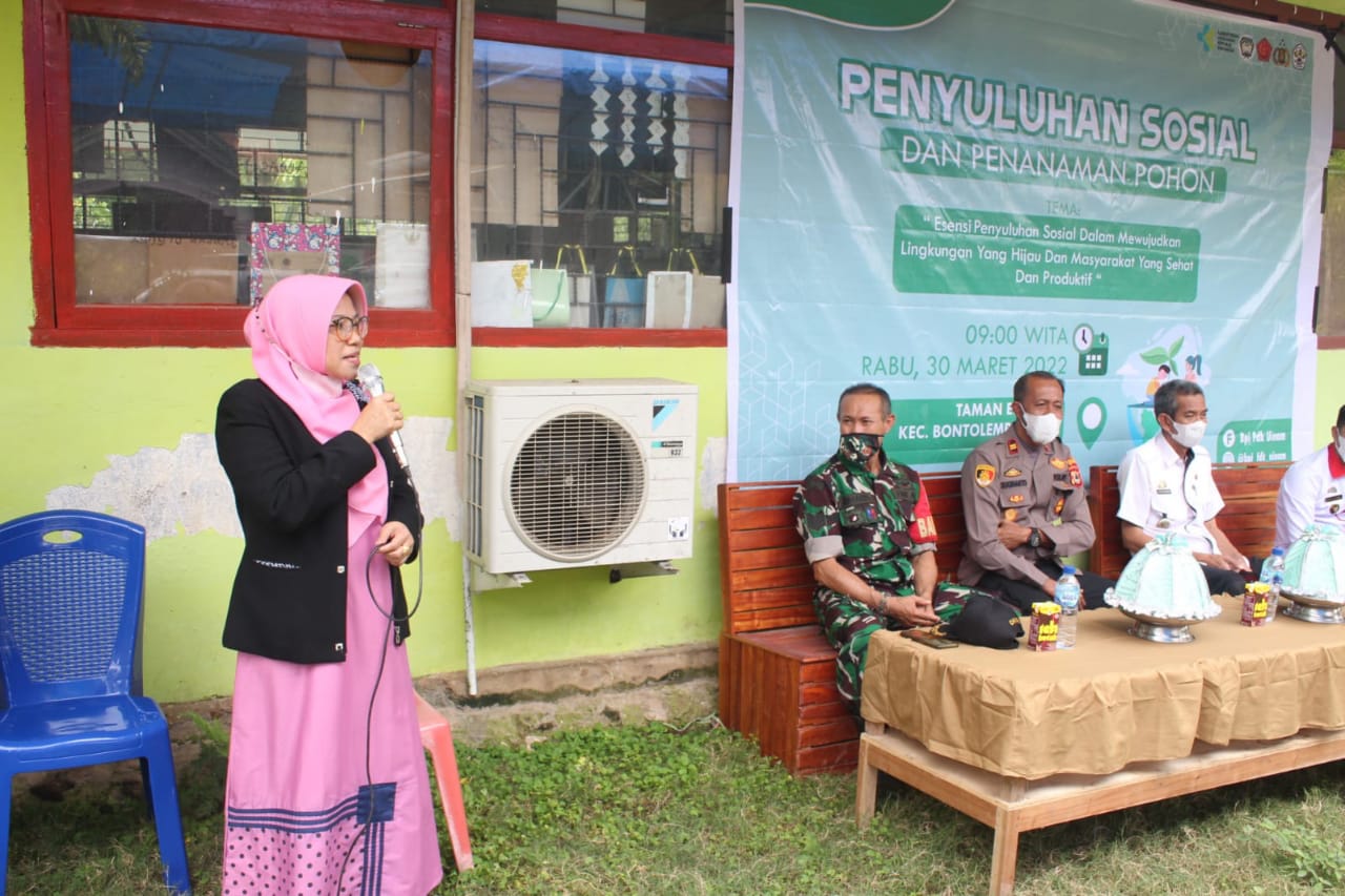 Gambar Mewujudkan Kesadaran Masyarakat  Terhadap Lingkungan, HMJ BPI Gelar Penyuluhan dan Penanaman Pohon