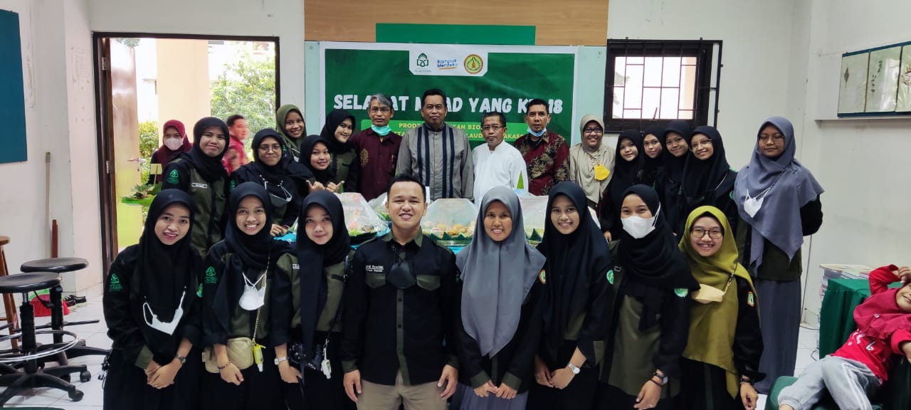 Gambar Milad 18 Tahun Pendidikan Biologi UIN Alauddin, Kunci Green House Jadi Kado