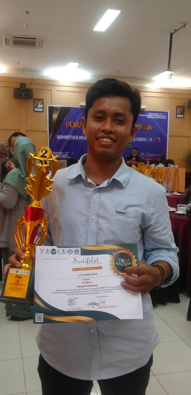 Gambar Muh Indra Bayu.K, Mahasiswa SOA FUF Berprestasi Raih Juara II Kaligrafi Dekorasi