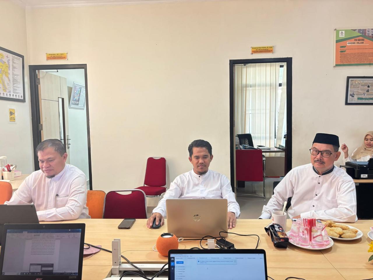 Gambar Pastikan Capai Target, Dekan FEBI UIN Alauddin Tinjau Progres IKU 2024 Prodi Ekonomi Islam