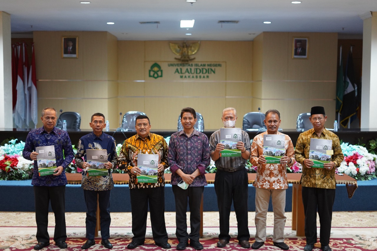 Gambar Pejabat Lingkup UIN Alauddin Satker BLU Tandatangani Kontrak IKU 2022