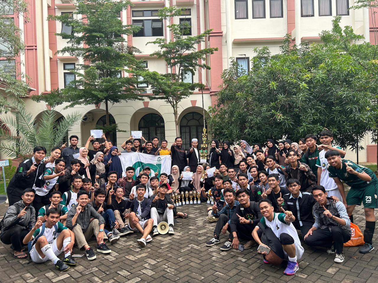 Gambar PENDIDIKAN AGAMA ISLAM UIN KELUAR SEBAGAI JUARA UMUM GEBYAR TARBIYAH YANG KE 5 KALI