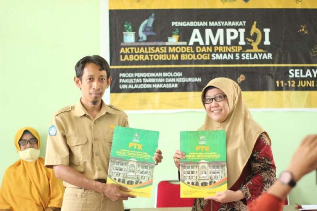 Gambar Pendidikan Biologi UIN Alauddin Gelar AMPIBI dan Pendampingan PTK di SMAN 5 Selayar