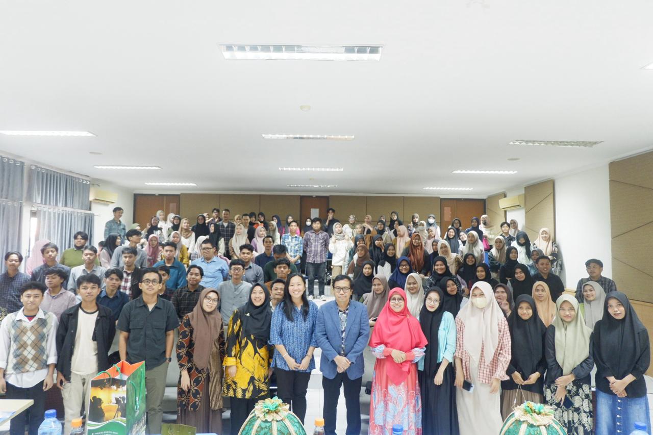 Gambar Peneliti Australian Nasional University Bicara Isu Kemiskinan pada Kuliah Tamu Prodi HI