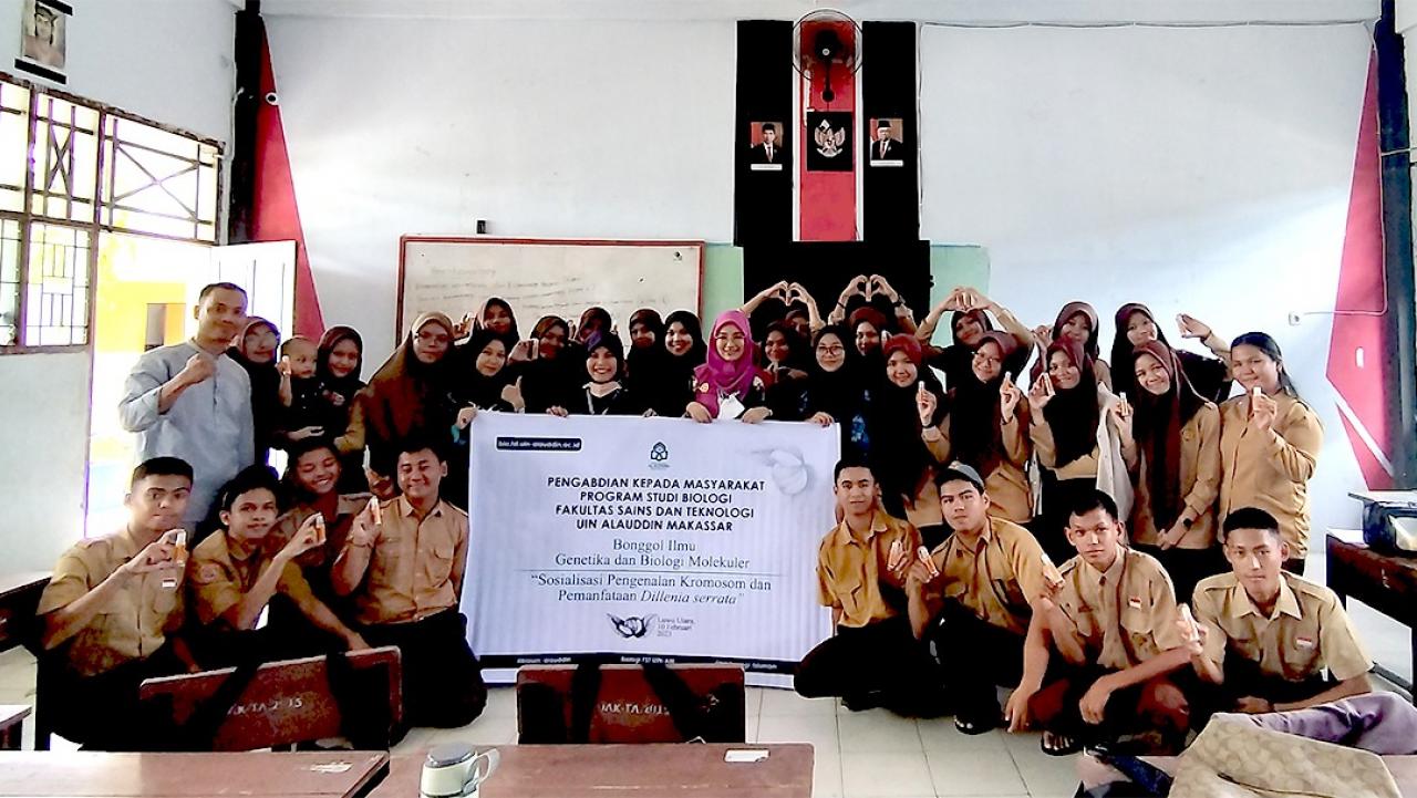 Gambar Pengabdian di SMAN 8 Lutra, Prodi Biologi FST Kenalkan Kromosom Spesies Endemik