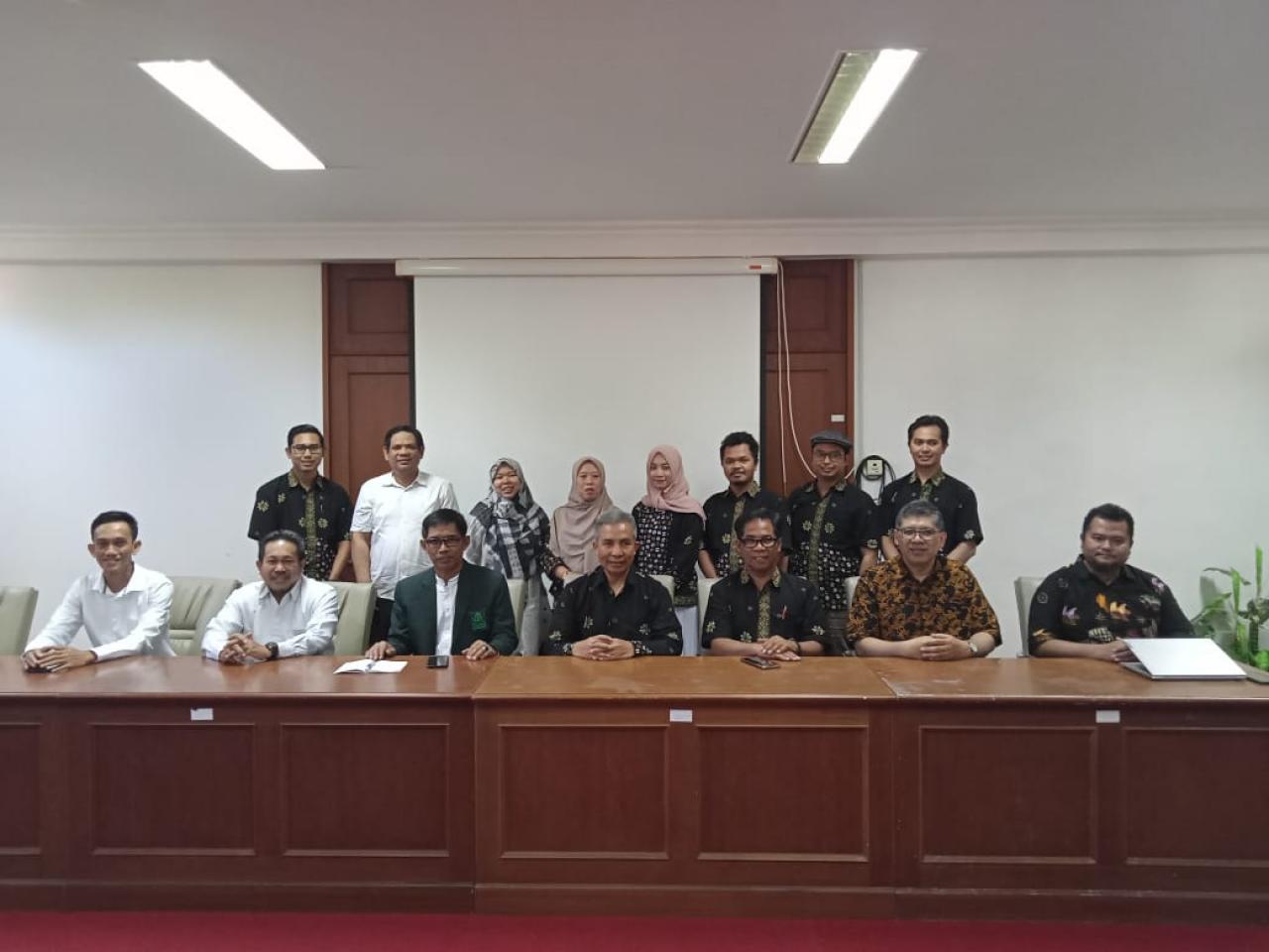 Gambar Pengelola Jurnal Fakultas Sastra UM Benchmarking ke FAH UIN Alauddin