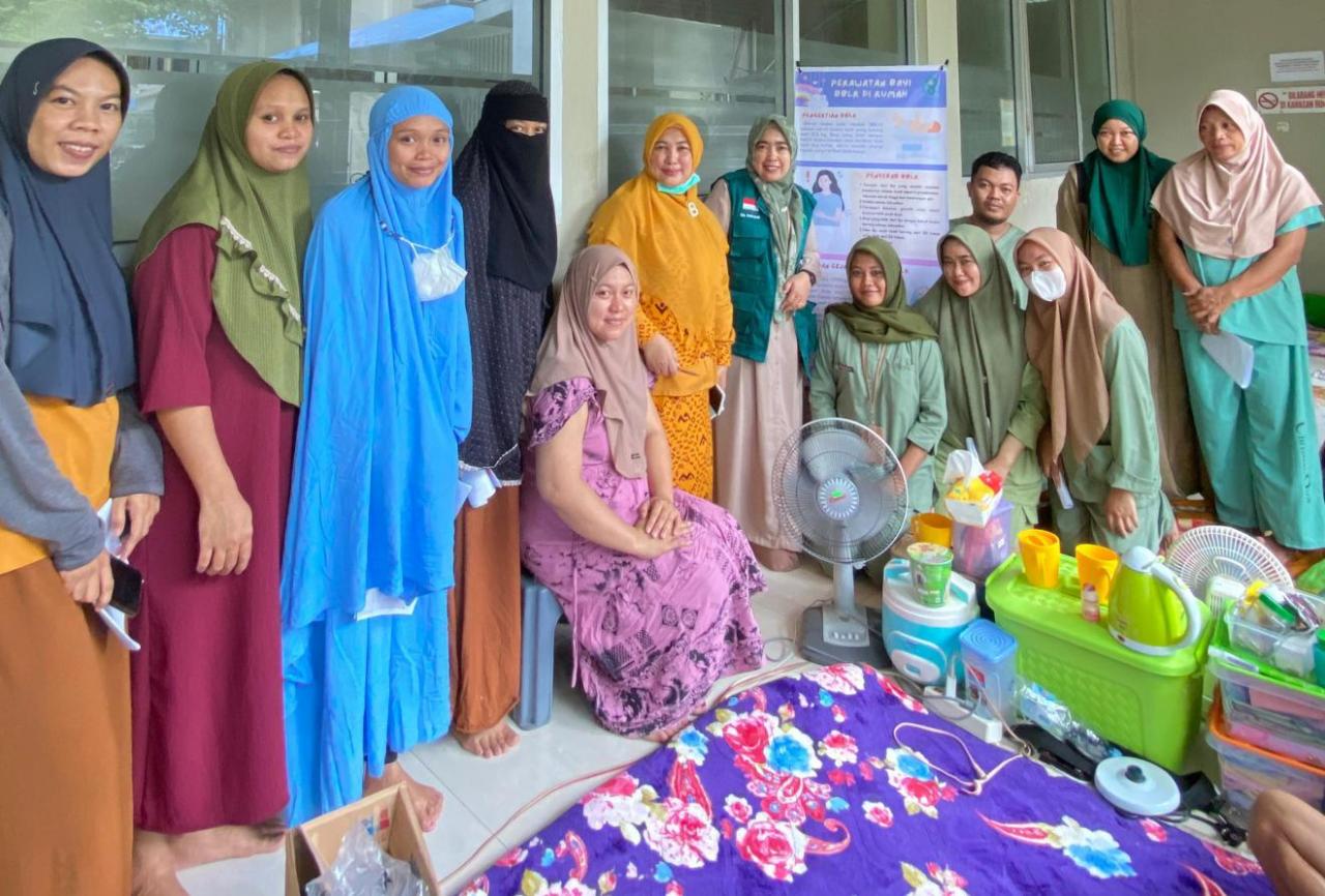 Gambar Penyuluhan Kesehatan di RSWS, Mahasiswa Profesi Ners UIN Alauddin Edukasi Perawatan BBLR di Rumah