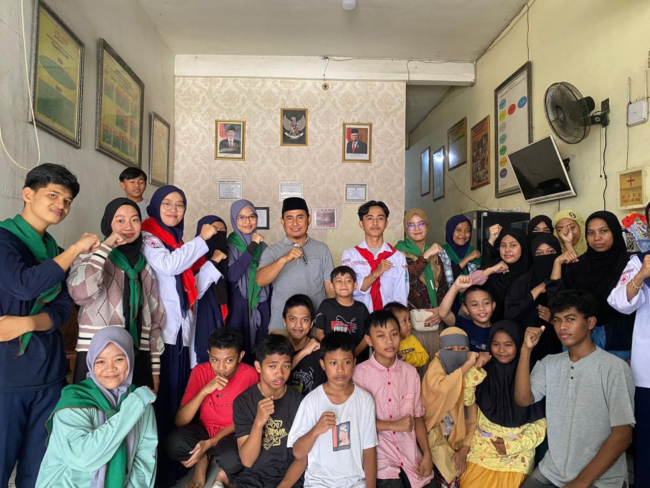 Gambar Peringati Milad Ke 27 Tahun, UKK KSR UIN Alauddin Makassar Lakukan Bakti Sosial.